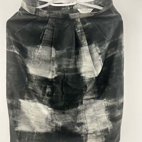 Max Mara Printed Pencil Skirt in Black and Grey, Size 2 - Picture 6 of 13